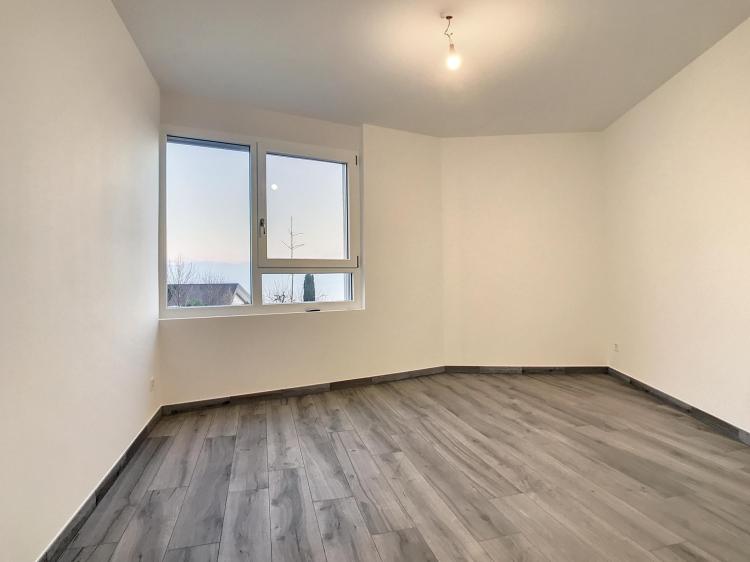 Bel appartement neuf avec vue sur le lac
