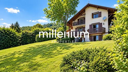 Vue panoramique sur le lac Léman et le Mont-Blanc - Gex (FRANCE)