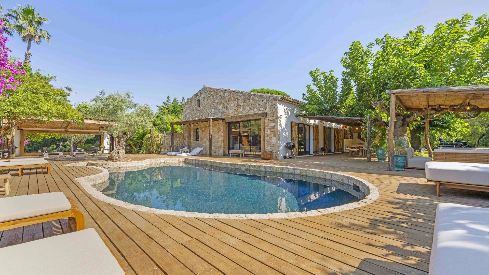 Villa à vendre à pied des plages à Grimaud